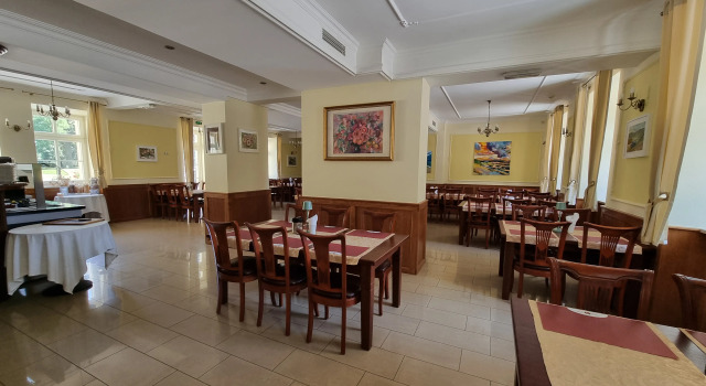 Pałac Lucja, Rezervați Hotel Zakrzów Opolskie