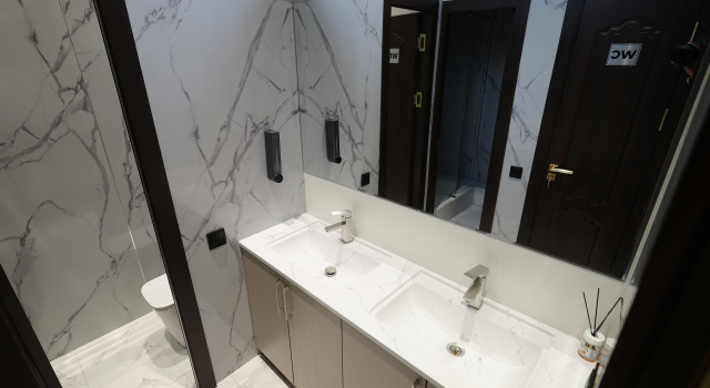 Кровать в общем номере с красивым видом из окна Qonoq South railway hotel