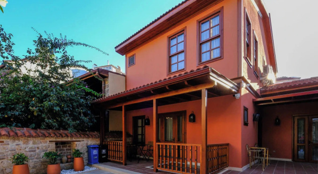 Pina Hotel Oldtown, Забронировать Отель Калеичи 