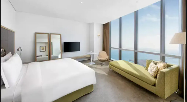 Четырёхместный семейный номер Deluxe Conrad Abu Dhabi Etihad Towers