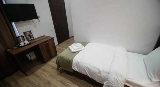 Одноместный номер Standard Hotel King Tom
