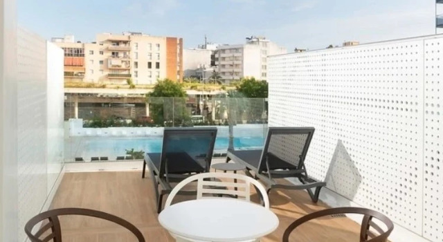 Номер Family с видом на бассейн LAzure Hotel Sup