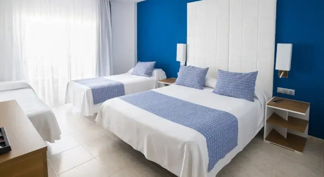 Четырёхместный номер Standard с частичным видом на море Ibersol Torremolinos Beach