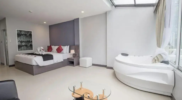 Двухместный полулюкс с джакузи с балконом Modern Living Residence