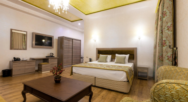 Номер Business с балконом Iberia Palace Hotel