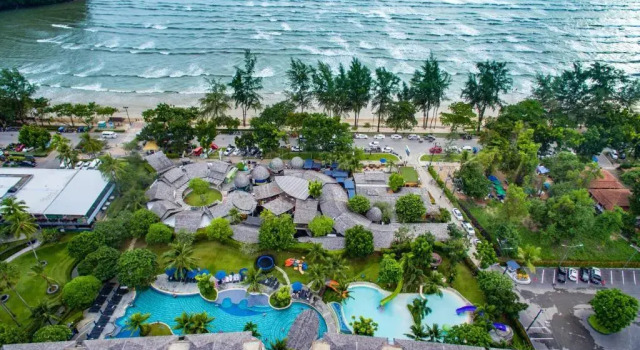 Отель Holiday Ao Nang Beach Resort Krabi