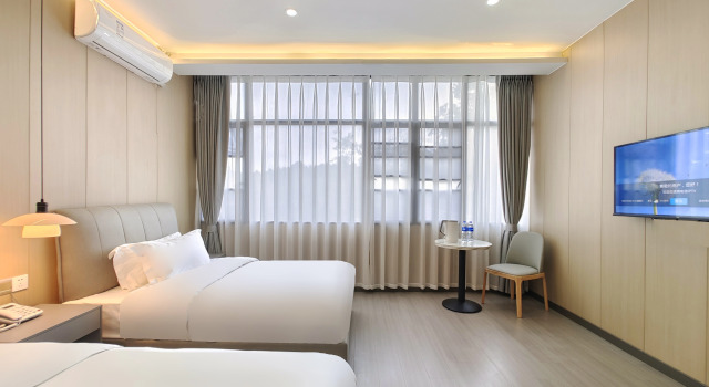 Апарт-отель Not too late B&B