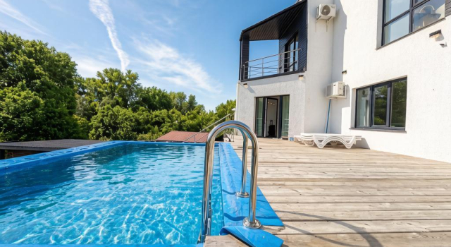 Lev Rentplaza Private house, Prenota Casa vacanze Hotel a Samara con piscina, Piscina