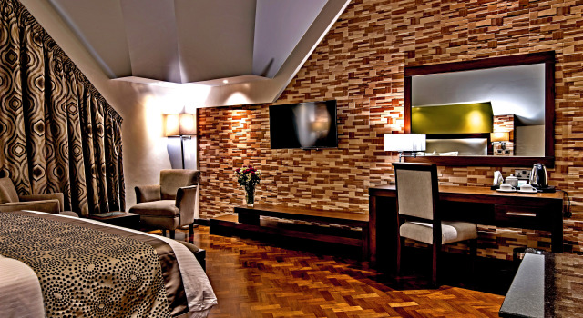 Люкс Superior с балконом и с видом на город Magna Hotel and Suites