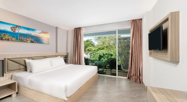 Двухместный номер Deluxe с балконом и с красивым видом из окна Clarian Hotel Beach Patong
