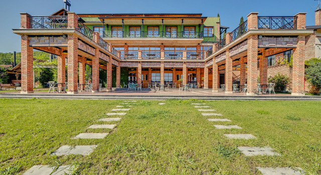 Ampelo Resort, Book Resort Hotels in Kakheti with a Pool, Swimming Pool