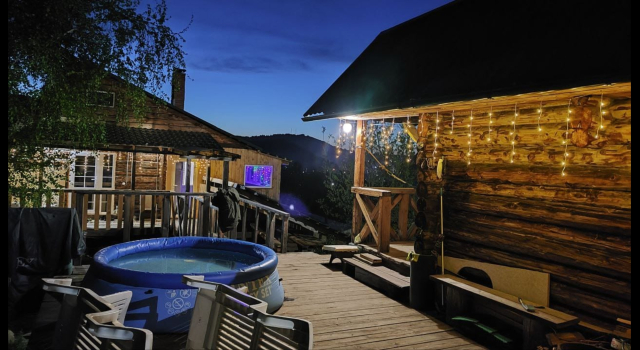 Kantri Houmstej Guest House, Reservar Casa de hóspedes Hotéis em Mayminsky Rayon com piscina, Piscina