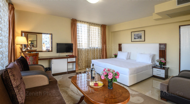 Double Junior Suite with balcony and with city view Royal Plaza