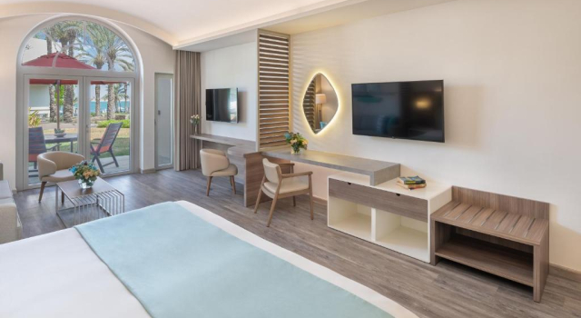 Полулюкс with Dedicated Pool & Beach Premium Garden Terrace Отель JA The Resort - JA Palm Tree Court