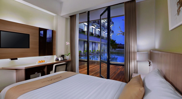 Двухместный номер Superior с балконом и с видом на бассейн Отель Aston Inn Mataram