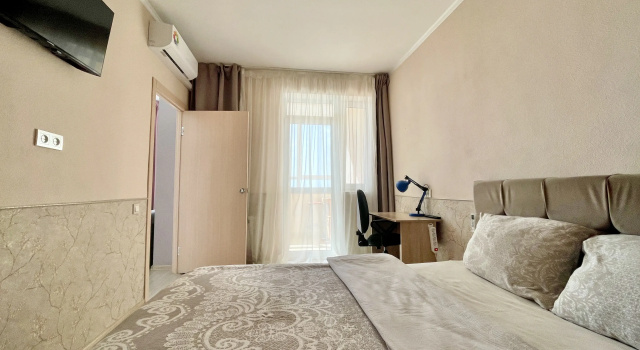 Номер Deluxe с балконом и с красивым видом из окна Апартаменты НеVотеле на Громова 30