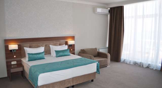 Двухместный полулюкс с балконом и с видом на море Отель Хрустальный Resort & Spa