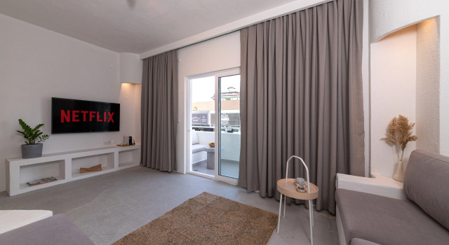 Четырёхместный люкс с балконом и с видом на город Lolive homes