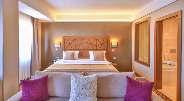 Двухместный люкс Отель Ramada By Wyndham Istanbul Taksim