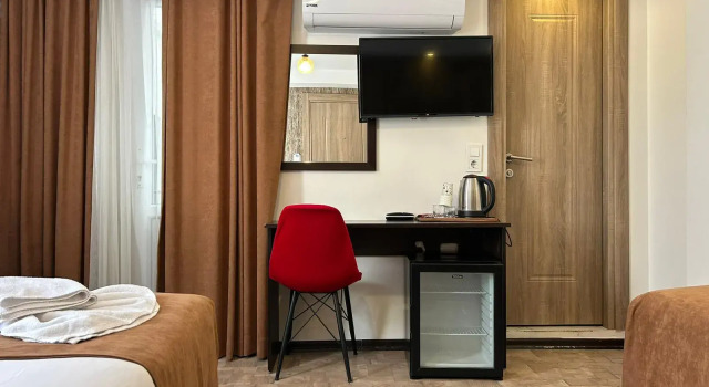 Трёхместный номер Standard с балконом HOTEL GLOBAL 2022