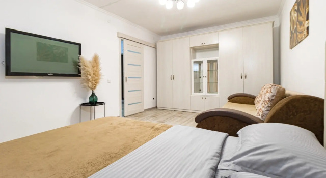 Chistaya Odnokomnatnaya Flat, Boek Appartement Hotels in Pavlodar Region met parkeren, Parkeren