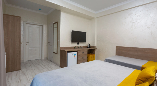 Трёхместный номер Comfort с балконом АМРА
