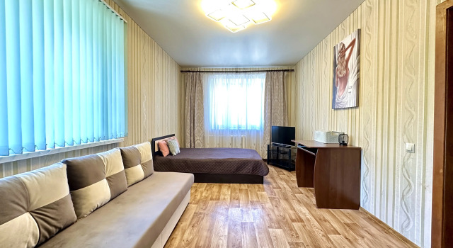 V Novostroyke S Balkonom Flat, Prenota Appartamento Hotel a Tyumen Region con parcheggio, Parcheggio