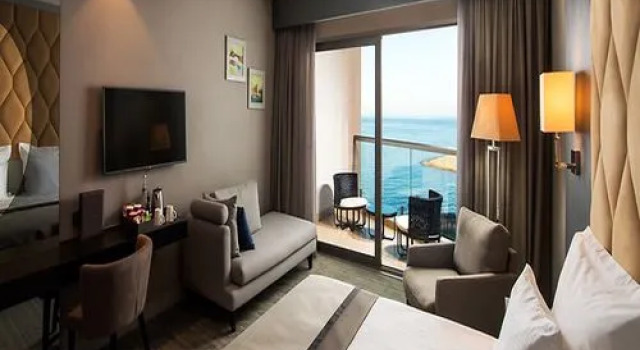 Двухместный номер Standard с балконом и с видом на море Отель Elexus Hotel Resort & Spa & Casino
