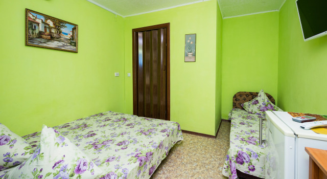 Yug Guest House, Book Guesthouse Hotels in Sudak Region with Parking, Parking