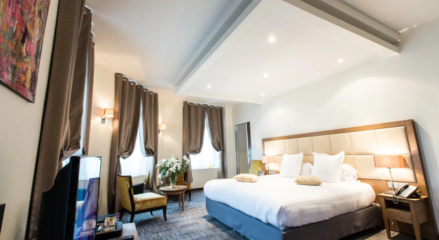 Номер Comfort с балконом и с видом на город Отель Hôtel Spa Marotte