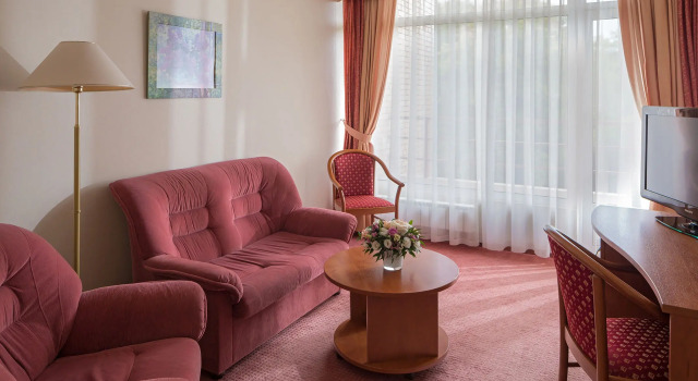 Deluxe Doppel Familie Zimmer 2 rooms mit Balkon Planernoye Hotel