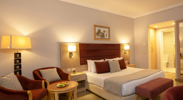 Четырёхместный номер Family с балконом и с красивым видом из окна Stella Beach Resort & Spa Makadi Bay - 24 HRS All Inclusive
