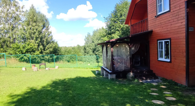 Domik V Lesu Guest House, Prenota Affittacamere  