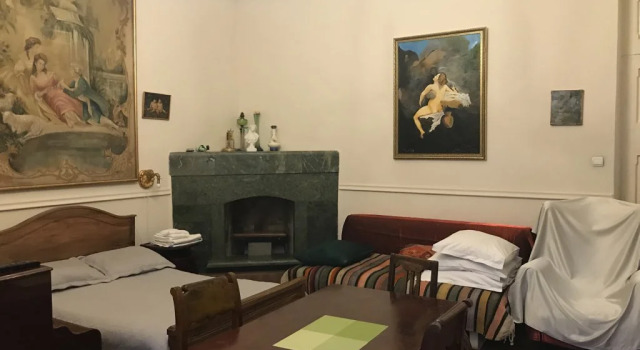 Люкс с красивым видом из окна Gutsa Artists Mini-Hotel