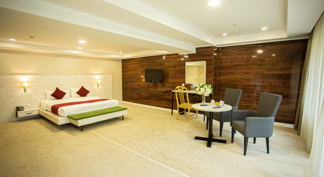 Двухместный полулюкс с балконом Отель B Hotel Bishkek