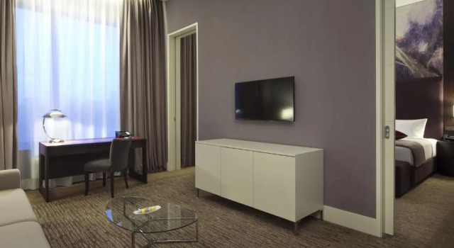 Двухместный люкс с 2 комнатами Отель Doubletree by Hilton Moscow - Marina