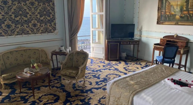 Golden Paradise Double Suite with sea view Paradise Inn Le Metropole Hotel