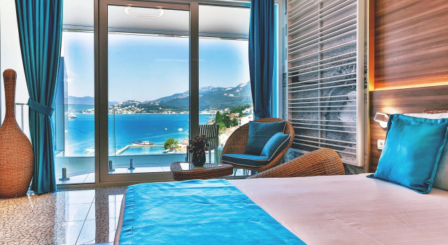 Двухместный номер Deluxe с балконом и с частичным видом на море Carine Hotel Kumbor Superior
