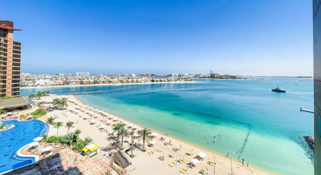 Апартаменты bnbmehomes | Look over the Palm and Arabian Sea-504, Забронировать Апартаменты/квартира Отели Пальмы Джумейра с бассейном, Бассейн