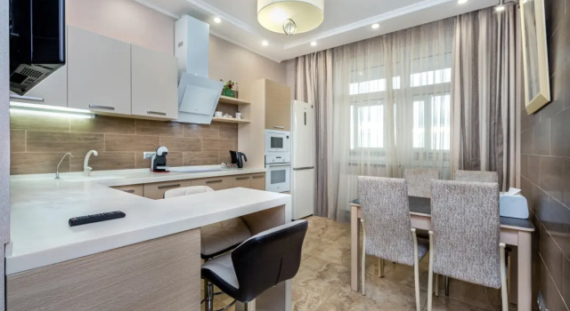 АПАРТАМЕНТЫ REHOME24 на 20 этаже c балконом, Забронировать Апартаменты/квартира Отели Тюмени с парковкой, рядом с Тюменский драмтеатр, Парковка