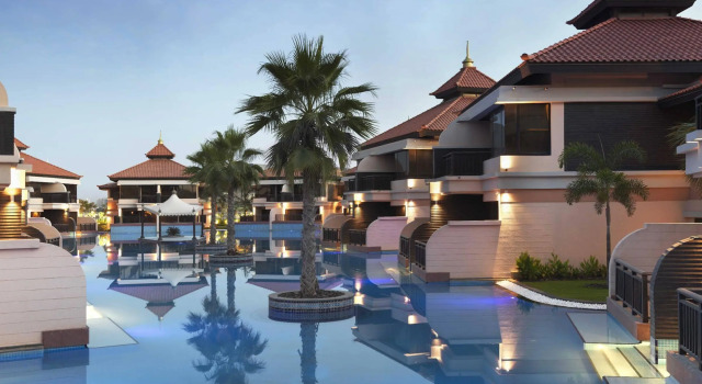Курортный отель Anantara The Palm Dubai Resort