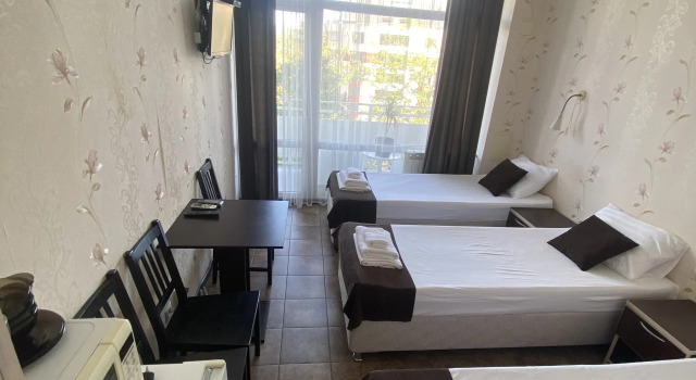 Трёхместный номер Standard с балконом и с красивым видом из окна Отель Joy Apartments