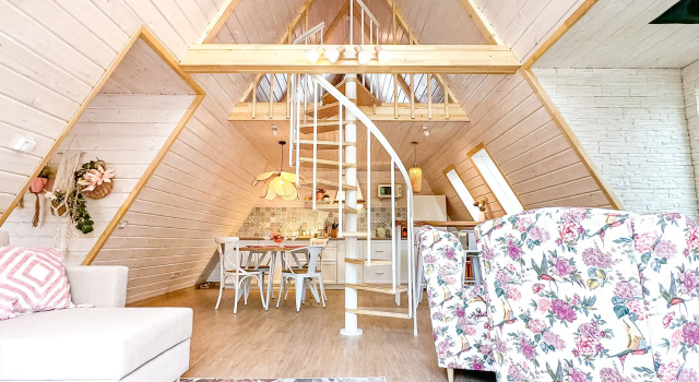 Коттедж Luxury с красивым видом из окна Глэмпинг А у реки