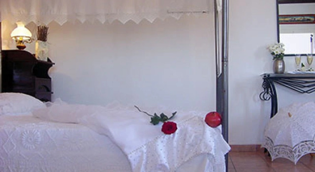 Двухместный номер Standard с балконом и с красивым видом из окна Отель Porto Scoutari Romantic Hotel & Suites