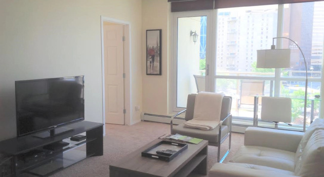 Newtel Suites Apartments, Rezerwuj Apartament Hotele w Calgary Region z parkingiem, Parking