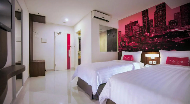 Standard No Window Double room favehotel PGC Cililitan