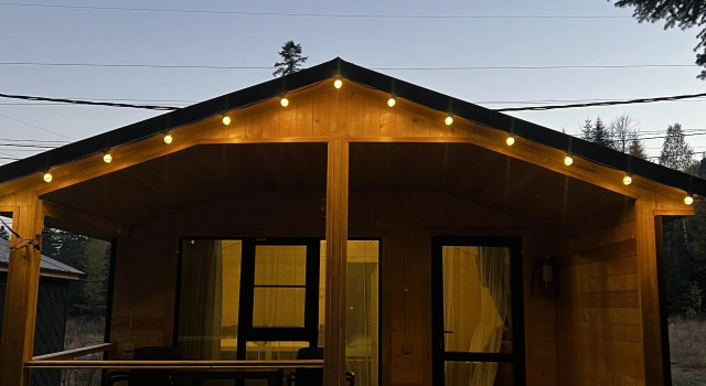 Четырёхместный коттедж с 2 комнатами с красивым видом из окна База отдыха Forest house resort