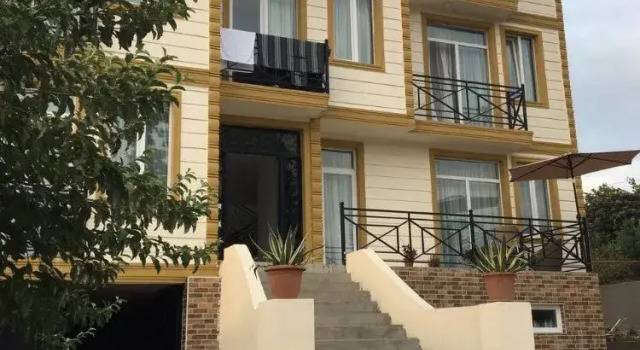 Wonderland, Book Hotel Chakvi 