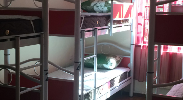 Кровать в общем номере с балконом Хостел A Cosy House