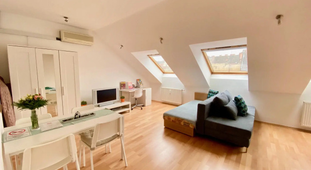 Четырёхместные апартаменты Апартаменты Orangehomes Apt Erkel Street
